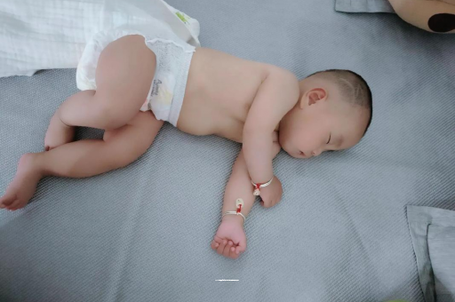 射阳三个月宝宝抬头不稳